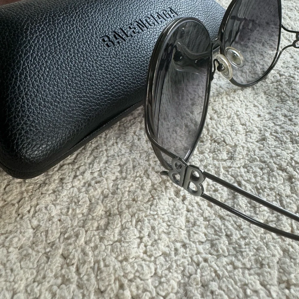 Balenciaga Sunglasses, great condition! - Picture 4 of 4